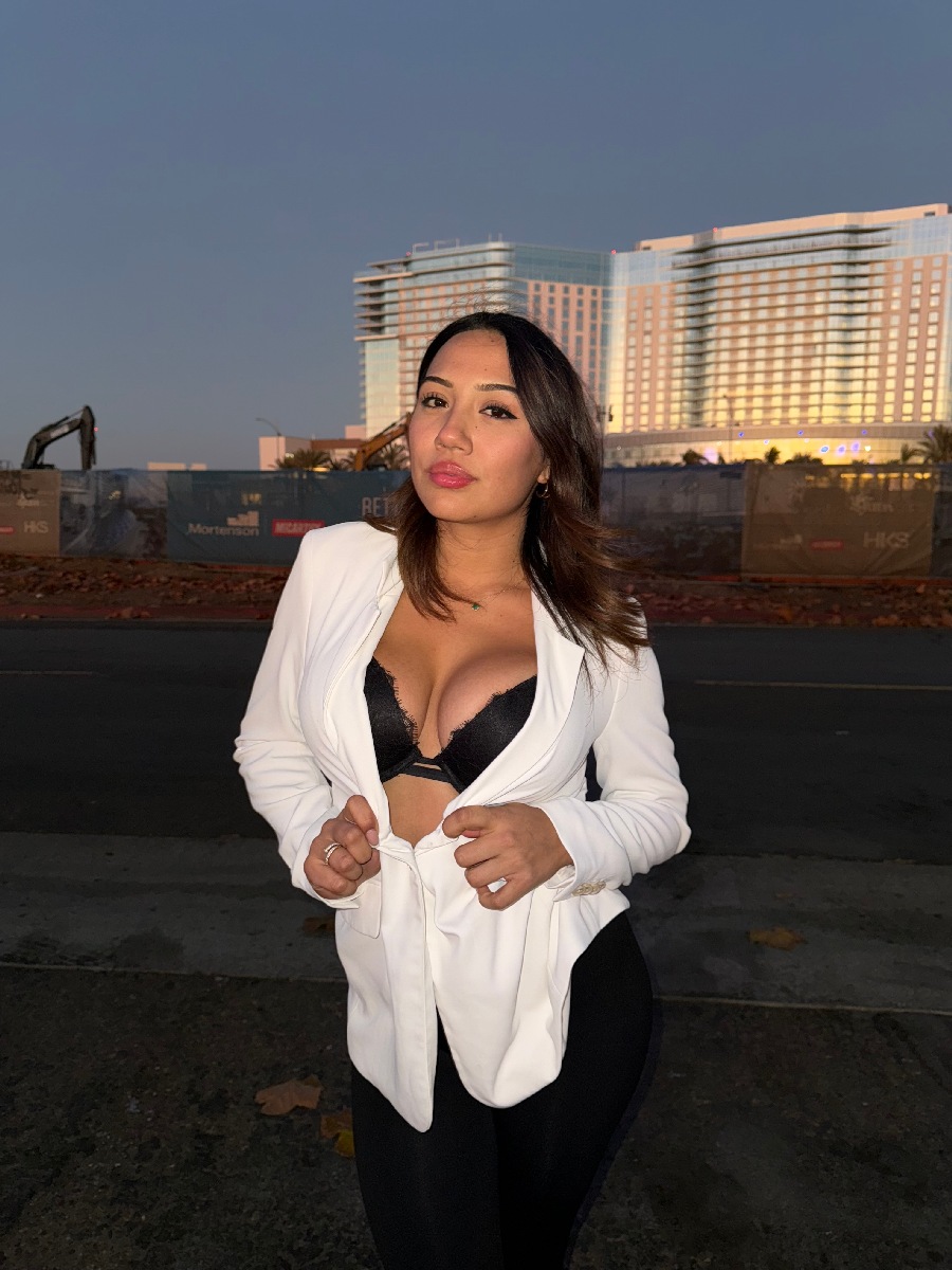 Take a pause and enjoy Ali Cruz — streaming from Sao Bernardo do Campo