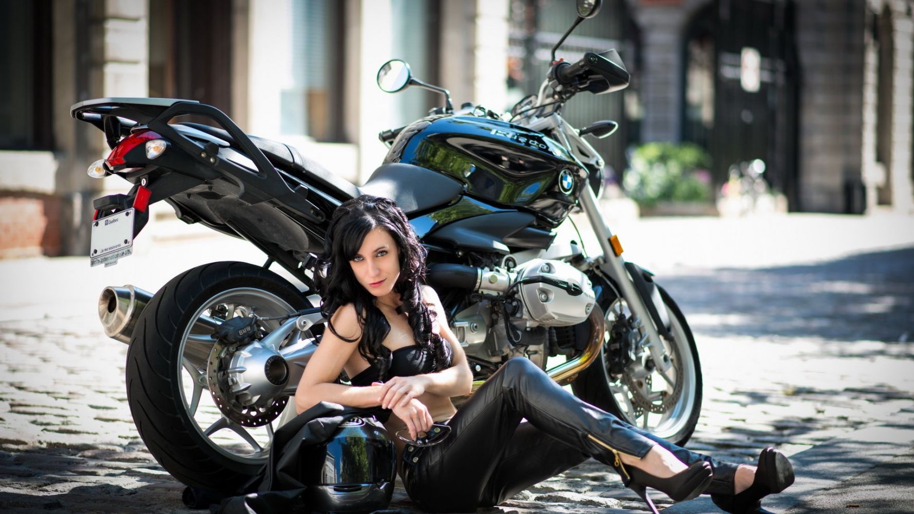 Fresh photos, fresh mood — European women on bikes online in Sao Bernardo do Campo