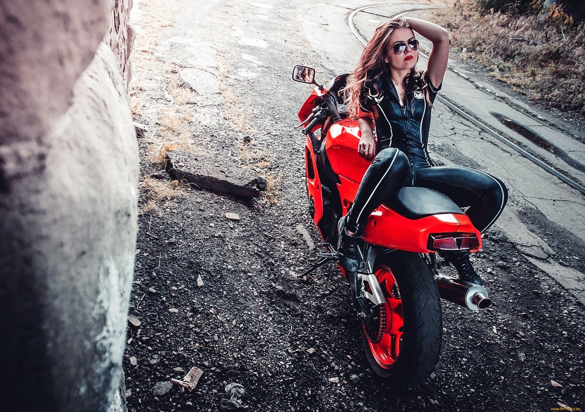 Blondes on a motorcycle in Sao Bernardo do Campo