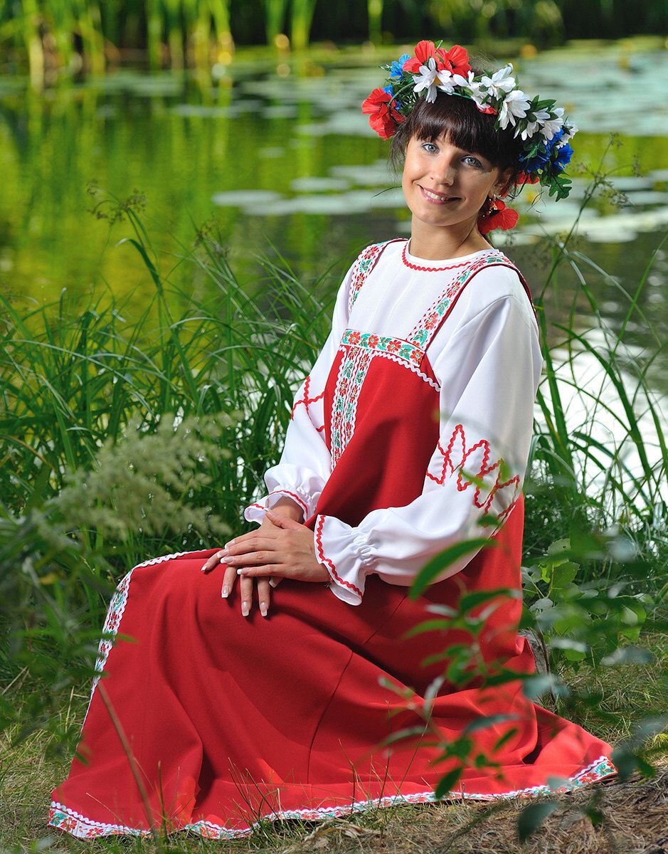 Beautiful girl Girls in Slavic costumes in Sao Bernardo do Campo